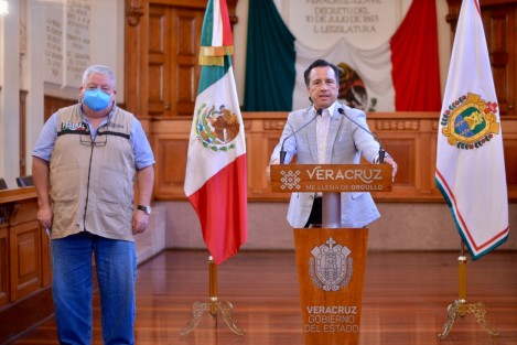 El gobernador Cuitláhuac García Jiménez informó que en los próximos días habrá una derrama de casi 4 mil millones de pesos, con la entrega de pensiones a más de 653 mil adultos mayores y cerca de 55 mil personas con discapacidad, en mil 209 sedes y tres mil 237 subsedes en la entidad.  