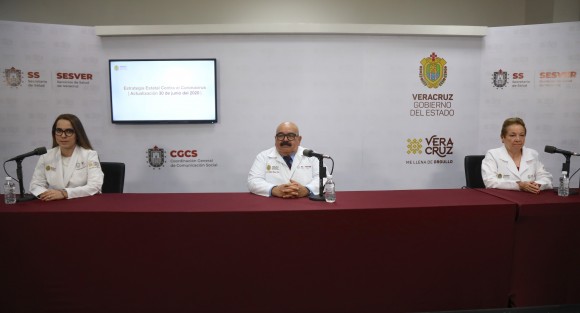 Autoridades de Salud hicieron un llamado enérgico al municipio de Xalapa, donde decenas de personas acuden a comercios no esenciales y deambulan por la zona Centro; la capital suma 378 casos positivos, hace ocho días tenía 272, lo que significa un incremento de 106 en ese lapso.