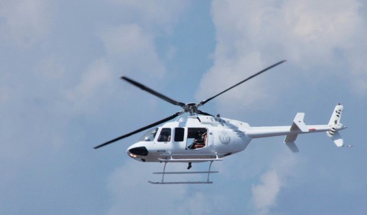 La SSP montó un intenso operativo luego del asalto a un negocio esencial de joyas en el centro de Xalapa la mañana de este miércoles, en el cual se pudo observar un helicóptero haciendo su recorrido a baja altura.