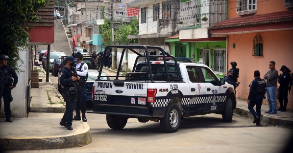 Fue en la calle Perote, de la colonia Veracruz, donde el intenso operativo  halló el vehículo en el que habrían huido los autores del atraco y se detuvo a los presuntos responsables. 