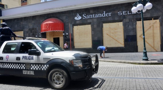 Luego del anuncio de una marcha <em>no pacífica</em> en redes sociales por supuestos propietarios de bares, una gran catidad de elementos de la SSP fueron desplegados en distintos puntos de la avenida Ávila  Camacho y otras calles del centro de la ciudad, sin embargo no hubo manifestación alguna.