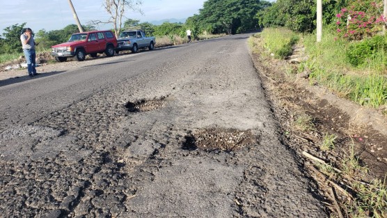 Así mismo, los productores cañeros exigen al titular de la SIOP, Elio Hernández Gutiérrez, que ya termine el tramo carretero Paso Grande- Cuatro Caminos, de una longitud de 5 kilómetros el cual fueron a anunciar, pero nada han hecho. 