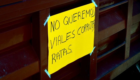Transportistas de la AMOTAC protestan desde temprano sobre el bulevar Banderilla-Xalapa, a la altura de las instalaciones de PEMEX de colonia 21 de Marzo. Se quejaron del abuso de los elementos de la SSP, desde tránsitos, Policía vial, Fuerza Civil y transporte público, por extorsión. 