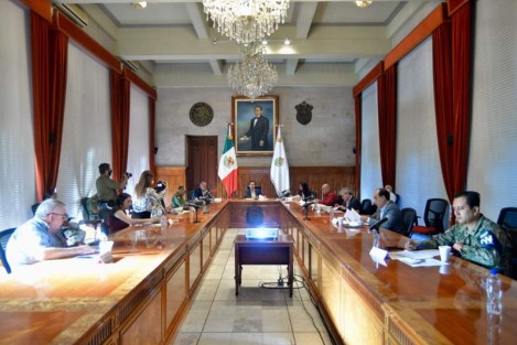 Durante la reunión de seguridad de este lunes, el Goberndor Cuitláhuac García dijo respecto al incendio en un edificio de Boca del Río, que no hubo lesionados y la causa fue un cortocircuito, por lo que se exhorta a las administraciones de los condominios a revisar sus protocolos de emergencias contra incendios previo a las supervisiones de ley. 