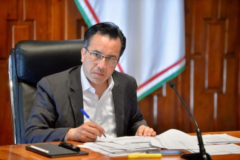 Durante la reunión de seguridad de este lunes, el Goberndor Cuitláhuac García dijo respecto al incendio en un edificio de Boca del Río, que no hubo lesionados y la causa fue un cortocircuito, por lo que se exhorta a las administraciones de los condominios a revisar sus protocolos de emergencias contra incendios previo a las supervisiones de ley. 
