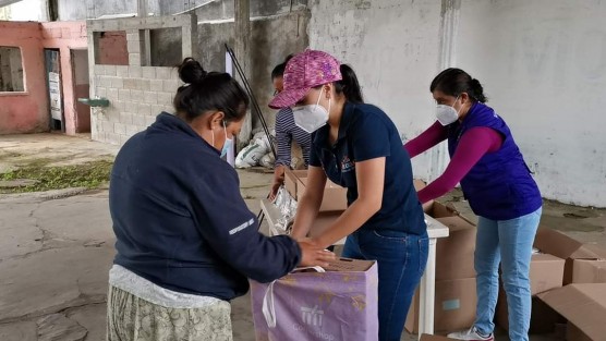 Con la finalidad de garantizar a niñas y niños teocelanos  una alimentación saludable y nutritiva, el Sistema DIF Municipal Teocelo, que preside Mara Chama Villa y su equipo, entregaron desayunos fríos, gracias al apoyo del DIF Estatal que dirige la Lic. Rebeca Quintanar Barceló  y al Gobierno del Estado de Veracruz que encabeza el Ing. Cuitláhuac García Jiménez