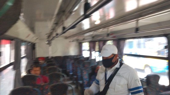 Además que los conductores están facultados para negar el servicio a los pasajeros que no acaten la medida de no portar el cubreboca.