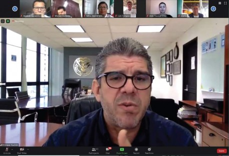En Videoconferencia presidida  por el  L.A.E. Enrique Nachón García, titular de la Secretaria de Desarrollo Económico y Portuario (SEDECOP) y coordinada por el Arq. Justo Fernández Garibay, Subsecretario de Promoción y Apoyo al Comercio y Servicios, se presentaron aspectos  relevantes  del Reglamento  de la Ley 529 de Fomento a la Actividad Artesanal para el Estado de Veracruz de Ignacio de la Llave.