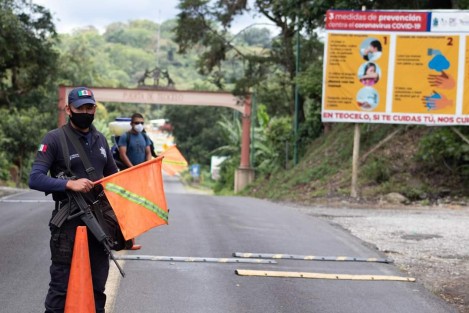 Protección Civil Teocelo, el Área de Comercio del Ayuntamiento  y Seguridad Pública,  refuerzan las medidas de prevención ante la emergencia sanitaria por COVID-19. 