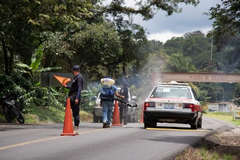 Protección Civil Teocelo, el Área de Comercio del Ayuntamiento  y Seguridad Pública,  refuerzan las medidas de prevención ante la emergencia sanitaria por COVID-19. 