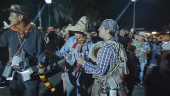 A pesar de que se había anunciado que no iban a realizar eventos culturales, ni  religiosos, si no se contaba con las medidas sanitarias debidas, decenas participaron en la Noche de Cencerros, donde brilló la ausencia de autoridades que pusieran orden y la de<em>Susana Distancia</em>.