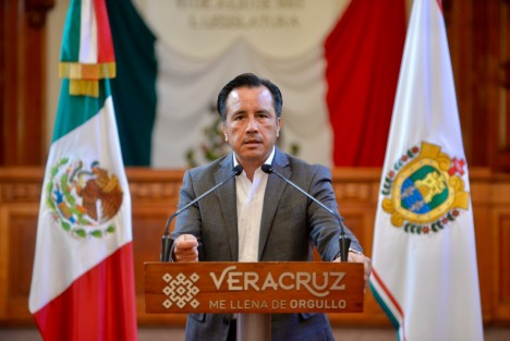 El gobernador Cuitláhuac García Jiménez informó que, entre hoy y mañana, los municipios veracruzanos recibirán 276 millones de pesos como parte del Fondo de Estabilización de Ingresos para los Estados, segundo trimestre 2020, a través de la Secretaría de Hacienda y Crédito Público (SHCP) y por instrucciones del presidente Andrés Manuel López Obrador.