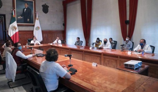 El Comité Técnico de Salud se reunió con el Gobernador Cuitláhuac García para valorar  los aspectos determinantes que se evalúan en la semaforización, como es la ocupación hospitalaria, misma que se ha incrementado últimamente. 