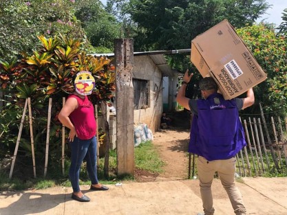 El Sistema Municipal DIF Teocelo continúa entregando apoyos como lo son láminas, medicamentos, aparatos funcionales y estufas ecológicas en las comunidades de Santa Rosa, Tejería y Monte Blanco. 