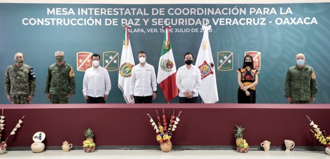 El gobernador Cuitláhuac García Jiménez y su homólogo de Oaxaca, Alejandro Murat Hinojosa, presentaron los resultados de la Mesa Interestatal de Coordinación para la Construcción de la Paz y Seguridad, a cinco meses de haber iniciado operaciones en la zona limítrofe entre ambas entidades, alineados a la estrategia del presidente Andrés Manuel López Obrador. 