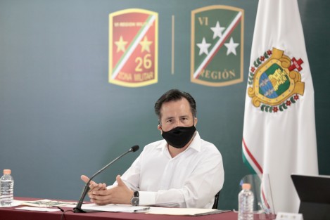 El gobernador Cuitláhuac García Jiménez y su homólogo de Oaxaca, Alejandro Murat Hinojosa, presentaron los resultados de la Mesa Interestatal de Coordinación para la Construcción de la Paz y Seguridad, a cinco meses de haber iniciado operaciones en la zona limítrofe entre ambas entidades, alineados a la estrategia del presidente Andrés Manuel López Obrador. 