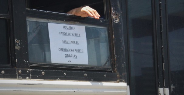 Transportistas y usuarios a respetar las reglas, aunque no faltan los necios que no les importa y se pasan sin cubreboca.