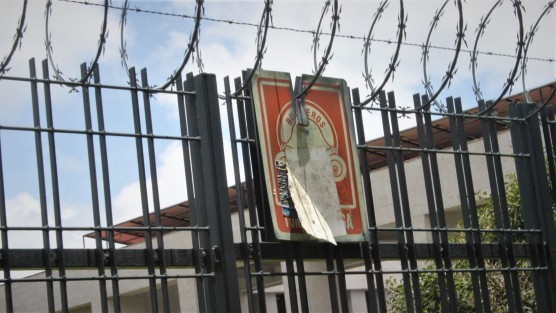 Deteriorado el Palacio Legislativo. Hasta las señales de Protección Civil están en mal estado.  