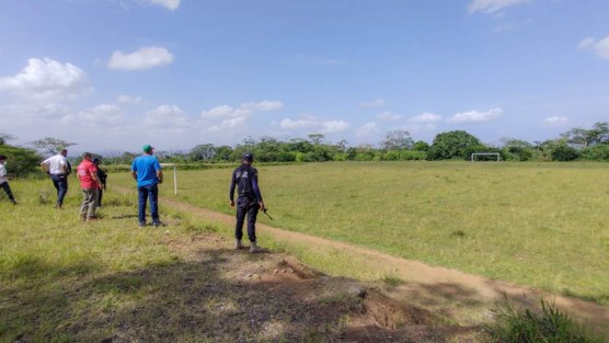 En el municipio de Teocelo, Ver., la Síndica Municipal, Zayra del Carmen Martínez Andrade; el Titular del Área de Comercio, Francisco Villa Carrera; Protección Civil y Seguridad Pública, recorrieron espacios públicos, calles y comercios  para verificar la implementación de medidas de prevención además de realizar recomendaciones para llevarlas a cabo de manera correcta.  