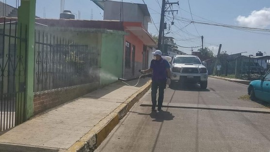 Se exhorta a no bajar la guardia,  usar de manera obligatoria el cubrebocas, guardar la sana distancia y evitar salir de sus hogares si no es necesario. El día de hoy se continuará el saneamiento en las Comunidades de Baxtla, Texín, Monte Blanco, Independencia y Santa Rosa.