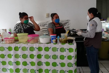 La Secretaría de Salud (SS), a través de sus 11 jurisdicciones sanitarias, continúa con la difusión de las medidas para evitar la transmisión de COVID-19 en Poza Rica, Orizaba, Veracruz y San Andrés Tuxtla, con el fin de incorporar a las y los veracruzanos en las tareas de cuidado de la salud por el bien común.
