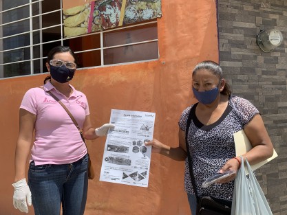 Con acciones como esta no solo se dan a las familias los medios para prevenir y contener el COVID-19, también se aprovecha la ocasión para hacer conciencia entre los habitantes sobre la importancia de seguir al pie de la letra los protocolos de sanidad y distancia.  
