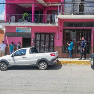 El día de hoy se visitó consultorios médicos y centros de atención a la salud particulares, para hacer extensivas las recomendaciones  y disposiciones  emitidas por el H. Ayuntamiento de Teocelo, como parte de la estrategia Municipal para prevenir y mitigar los contagios por COVID-19. 