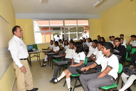 La Secretaría de Educación de Veracruz (SEV), a través del Colegio de Bachilleres del Estado de Veracruz (COBAEV), anunció la apertura en la oferta de 15 mil nuevos espacios para el ciclo escolar 2020-2021 en sus 71 planteles, ubicados a lo largo y ancho de la entidad. 