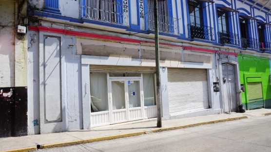 Pandemia empieza a generar estragos, tienda de telas Parisina cierra sus puertas en Tlapacoyan. Si grandes empresas como ésta nacional están resintiendo los efectos económicos, qué puede esperar la microempresa. 
