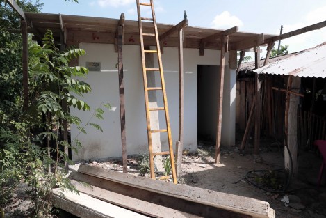 La Secretaría de Desarrollo Social (SEDESOL) atendió localidades marginadas de la Huasteca Veracruzana mejorando sus condiciones de vida y gestionándoles techos sólidos y obras de electrificación rural. 