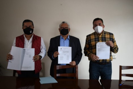 Ante el fraude electoral que prepara Morena para el 2021 y 2024, a partir de la reforma Constitucional del 22 de junio y la reforma al Código Electoral de Veracruz, que se votará este martes, los partidos PAN, PRD y PRI presentaron diversas acciones de inconstitucionalidad ante la Suprema Corte de Justicia de la Nación.
