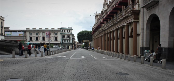 Restricción de Movilidad en el Centro de Xalapa, para que almenos ahí no se aglomeren. 