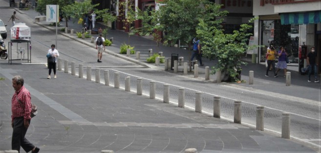 Continúa el cierre en el Centro Histórico de Xalapa para tratar de contener la movilidad y concentración de personas y disminuir contagios de COVID-19, que en Xalapa están a la orden del día.