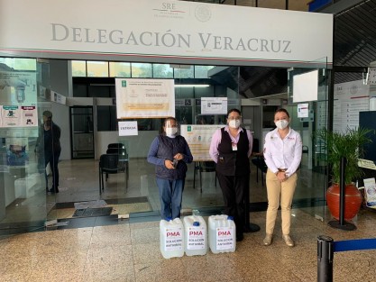 El Gobierno del Estado, a través de la Procuraduría Estatal de Protección al Medio Ambiente (PMA), distribuyó en este municipio solución antibacterial en el marco de las estrategias de colaboración para prevenir contagios COVID-19. 