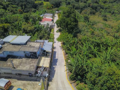 En el municipio de Teocelo, Ver., se llevó a cabo la inauguración de la obra <em>Construcción de pavimento de concreto hidráhulico en calle Privada de José María Morelos</em> en la Localidad de Baxtla.