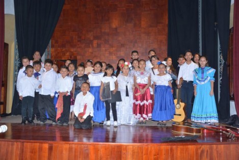 Este domingo 9 de agosto, fecha establecida por la ONU, desde 1994, para conmemorar el Día Internacional de los Pueblos Indígenas, el IVEC dará a conocer a través de la página de Facebook @ExConventoBetlehemita, el trabajo de la la Escuela de Iniciación Artística de Ixhuatlancillo, asociada al INBA.  