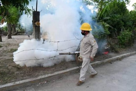 Ante temporada de lluvias, la Secretaría de Salud (SS) previene y evita la proliferación del mosco transmisor de enfermedades por arbovirosis, por lo que brigadas del personal de vectores de jurisdicciones sanitarias continúan con fumigaciones y tareas de descacharrización en municipios.  