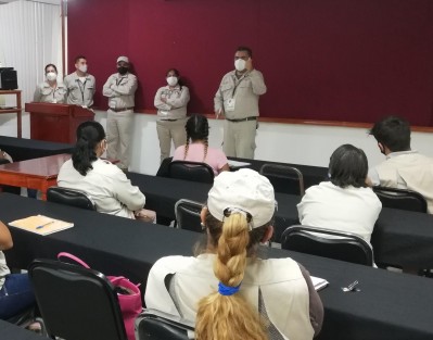 En El Higo, mediante la jornada de eliminación de criaderos, la Jurisdicción Sanitaria de Pánuco (I) desechó tres toneladas de objetos que servían de criaderos de mosquitos. En tanto que la Jurisdicción Sanitaria de Veracruz (VIII) impartió curso inductivo para 190 personas que se incorporan al área de Control de Vectores. 