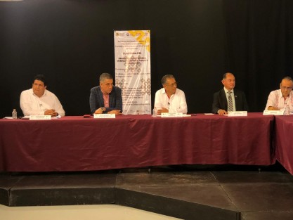 Con la participación total de dos mil docentes concluyó el Primer Seminario en Línea “Educación, Deporte y Recreación”, en cuya ceremonia de término el gobernador Cuitláhuac García Jiménez reconoció las acciones implementadas por la Secretaría de Educación de Veracruz (SEV), a través del Consejo Interinstitucional Veracruzano de Educación (CIVE), para capacitar al magisterio a pesar de la contingencia sanitaria provocada por el COVID-19.  