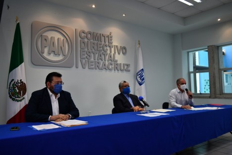 El Poder Judicial en Veracruz se encuentra en riesgo ante el ataque de Morena al Estado de Derecho y la división de poderes, advirtió el Presidente del Comité Directivo Estatal del PAN en Veracruz, Joaquín Guzmán Avilés.
