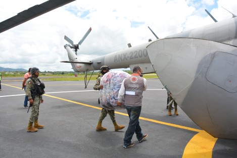 El Gobierno de Veracruz, en coordinación con la Secretaría de Marina-Armada de México (SEMAR), trasladó vía aérea 1.5 toneladas de apoyo humanitario destinado a la población afectada por las fuertes lluvias y vaguada ocurridas los días 8 y 9 del presente mes, en la región del Totonacapan. 