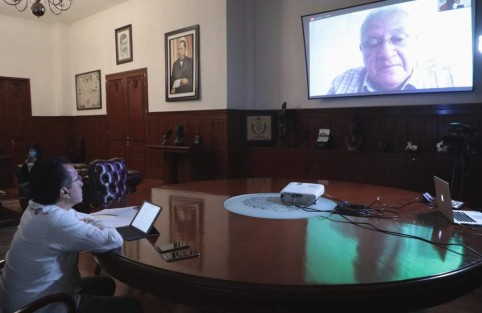 Junto a la Sria. Federal de Trabajo, Luisa Alcalde; el Director del proyecto del Istmo de Tehuantepec, Rafael Marín Mollinedo; representantes del gobierno de Oaxaca, del sector académico y privado, el gobernador Cuitláhuac García participó en la inauguración del 1er Foro Regional para el Fortalecimiento del Capital Humano.  