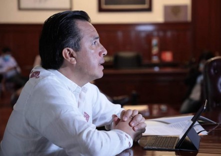 Junto a la Sria. Federal de Trabajo, Luisa Alcalde; el Director del proyecto del Istmo de Tehuantepec, Rafael Marín Mollinedo; representantes del gobierno de Oaxaca, del sector académico y privado, el gobernador Cuitláhuac García participó en la inauguración del 1er Foro Regional para el Fortalecimiento del Capital Humano. 
