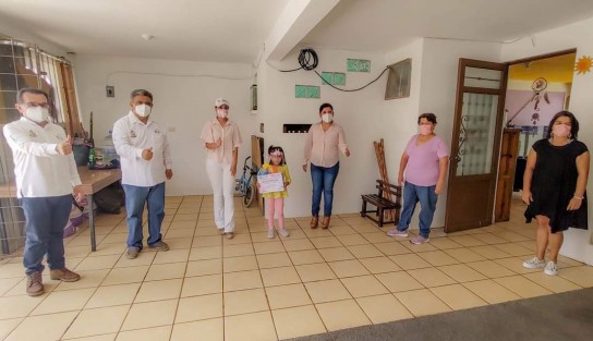 El Alcalde de Teocelo Mario Antonio Chama Díaz, la Síndica Municipal, Zayra del Carmen Martínez Andrade y la Presidenta del DIF Municipal, Mara Chama Villa, acompañados por el Cronista Municipal Carlos May González,  iniciaron la entrega de premios a los ganadores de los concursos  de la Fiesta Virtual Teocelo 2020 en honor a la Asunción de Nuestra Señora celebrada los días 14 y 15 de agosto. 