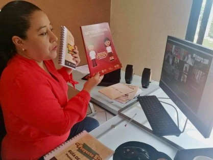Debido a la emergencia sanitaria por COVID-19 en Veracruz, el próximo 24 de agosto un millón 457 mil 739 alumnos (as) de nivel básico iniciarán el ciclo escolar 2020-2021 en la modalidad a distancia, mediante plataformas digitales, radio, televisión y cuadernillos impresos que la Secretaría de Educación (SEV) ha diseñado con este fin.