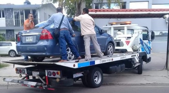 Pasadas las 4 de la tarde trascendió la detención de Alfredo López Carreto, suplente de la Alcaldía de Actopan.Elementos de la Policía Ministerial lo interceptaron en Jardines de Xalapa. Eduardo de la Torre, abogado de López Carreto, dijo desconocer los delitos por que lo detuvieron. Al momento de la detención, no se quiso bajar de su vehículo por lo que fue trasladado  en grúa y bajo la vigilancia de los elementos ministeriales.