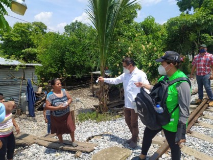 La Secretaría de Salud (SS), a través de la Jurisdicción Sanitaria VIII de Veracruz, implementó brigadas de atención COVID-19 en colonias de Veracruz, Boca del Río y La Antigua, que diario visitarán aproximadamente 150 domicilios, realizarán perifoneo y mantendrán coordinación con un médico y una enfermera, quienes atenderán a pacientes sospechosos de padecer la enfermedad y necesiten traslado; además, darán seguimiento a mujeres embarazadas. 