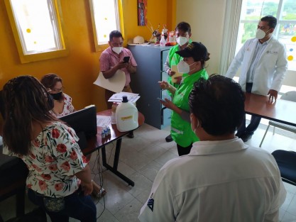 La Secretaría de Salud (SS), a través de la Jurisdicción Sanitaria VIII de Veracruz, implementó brigadas de atención COVID-19 en colonias de Veracruz, Boca del Río y La Antigua, que diario visitarán aproximadamente 150 domicilios, realizarán perifoneo y mantendrán coordinación con un médico y una enfermera, quienes atenderán a pacientes sospechosos de padecer la enfermedad y necesiten traslado; además, darán seguimiento a mujeres embarazadas. 