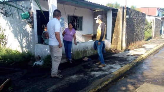 Protección Civil Municipal de Teocelo, Ver., Protección Civil Regional, Brigadas del DIF Municipal  y la Dirección de Obras del Ayuntamiento a cargo del Ing. Alberto Luchas Marín, atendieron reportes de emergencia  de la ciudadanía durante la noche del viernes 21 y madrugada de hoy 22 de agosto,  brindando apoyo en viviendas, liberando caminos y verificando puntos donde se registraron deslaves e inundaciones  causados por la tormenta eléctrica y fuertes rachas de viento.  