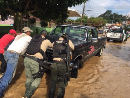 El Gobierno de Veracruz, en coordinación con fuerzas federales y ayuntamientos, encabeza las tareas de atención a personas damnificadas por las lluvias de este sábado en la región Capital. 